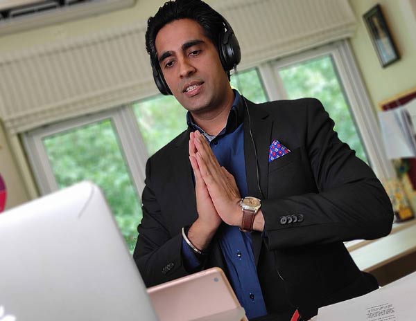 Virtual Keynote Speaker Simerjeet Singh welcoming the audience virtually.
